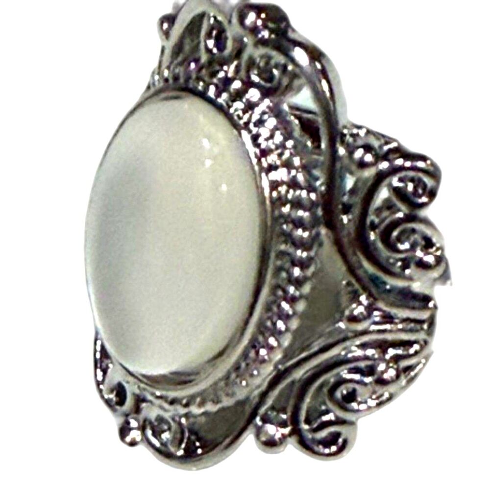 Silver Alloy Ring Size: 7.5